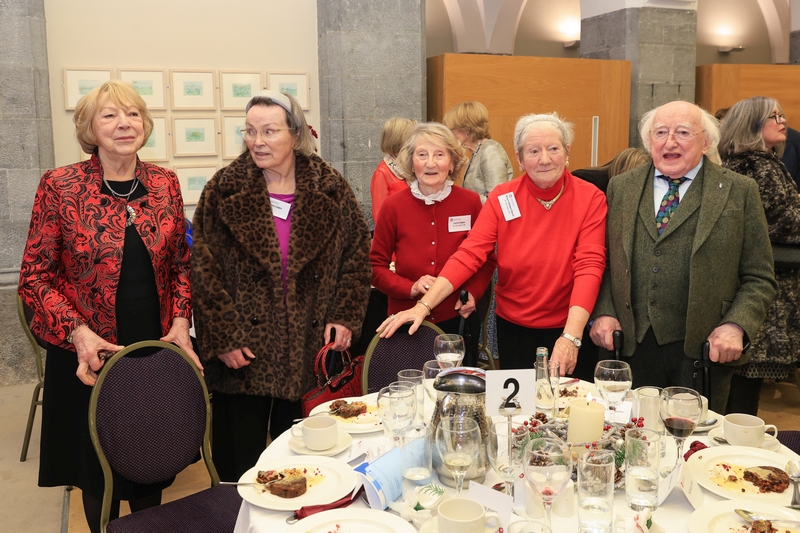 UniAlumni-2239800.jpg (0.4 MB)