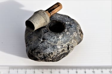 Drilling a flint nodule using a hollow drill-bit of oak with a quartzite grit abrasive