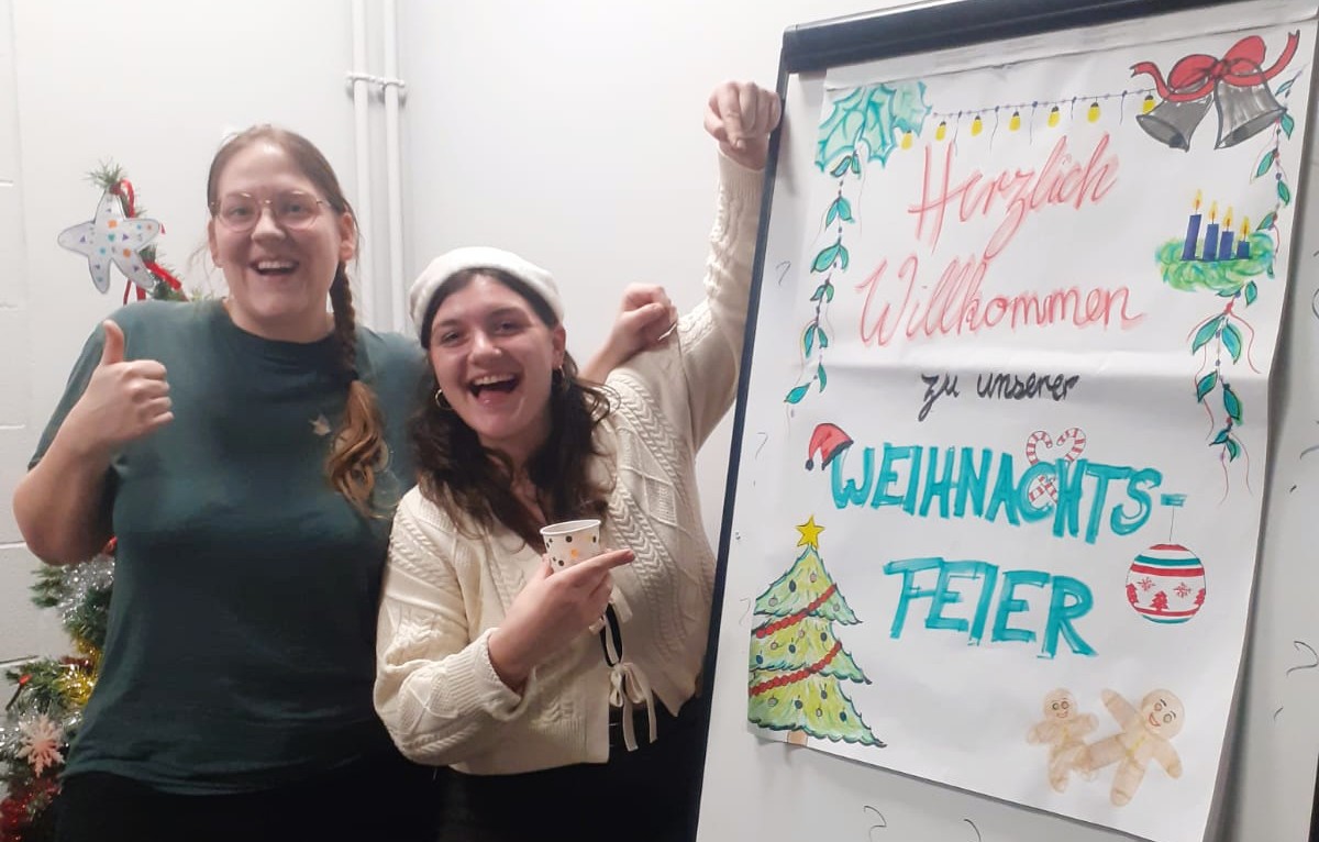 Foreign Language Assistant Maybritt Bonifer (left) and DAAD Language Assistant Nura Alwani (right)