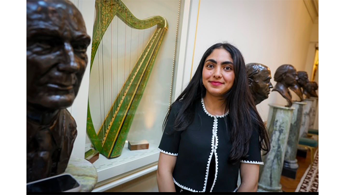 BCL Law and Human Rights Student Tala Albanna Visits &Aacute;ras an Uachtar&aacute;in with Gaza Student Delegation