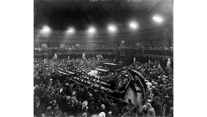 Dáil Éireann meeting in the Mansion House, August 1921
