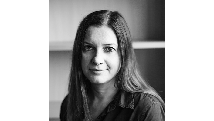 Dr. Élise Féron