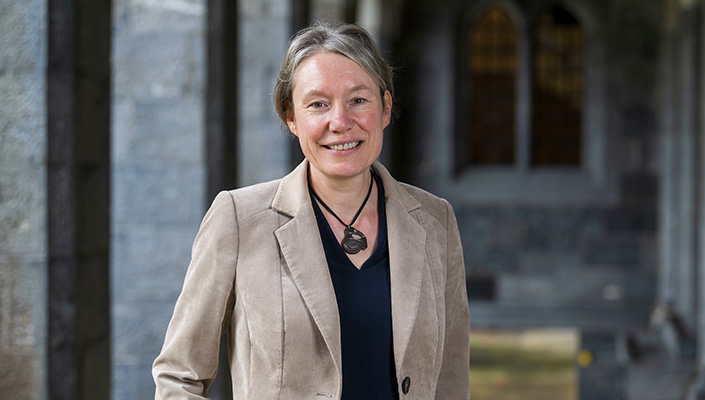 An tOIlamh Becky Whay. Grianghraf tógtha ag Andrew Downes.